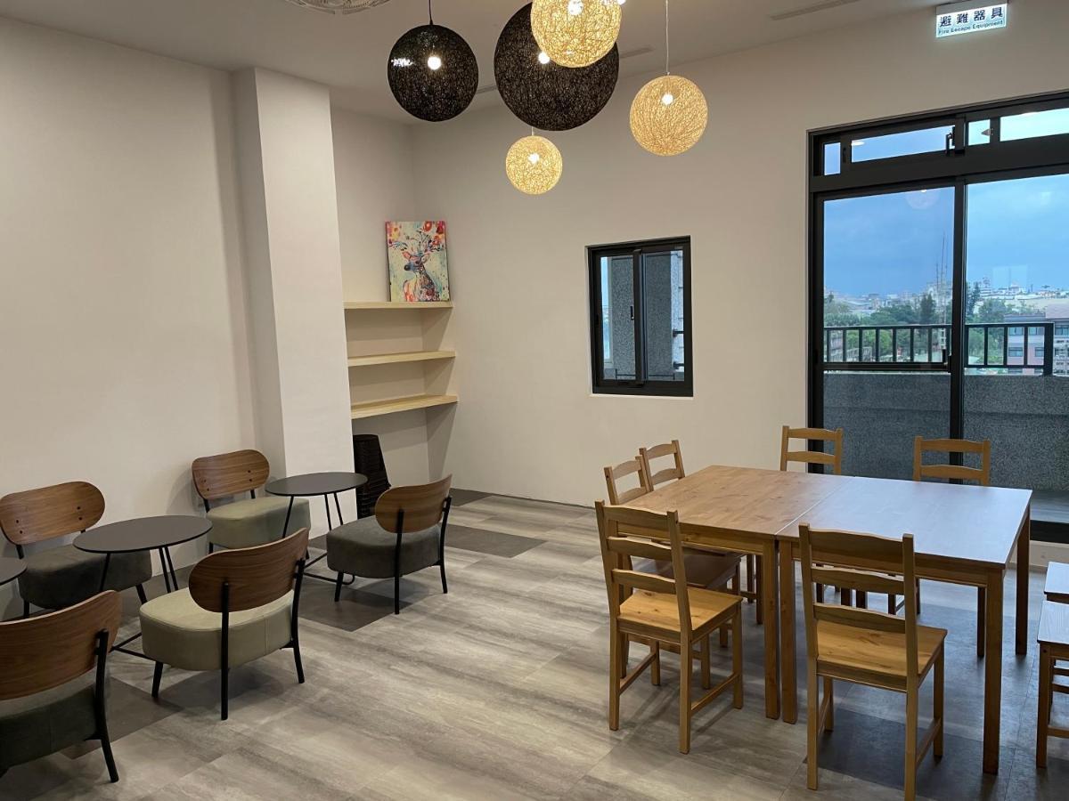 One Night Hostel Yilan Exteriör bild