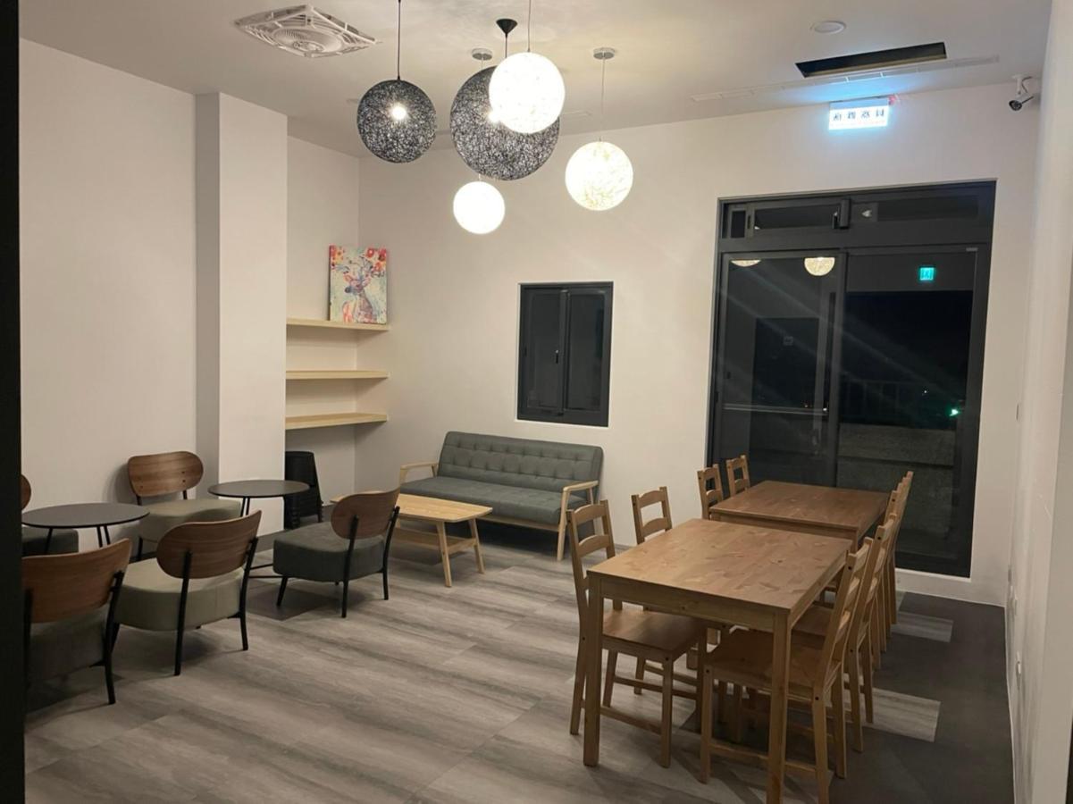 One Night Hostel Yilan Exteriör bild