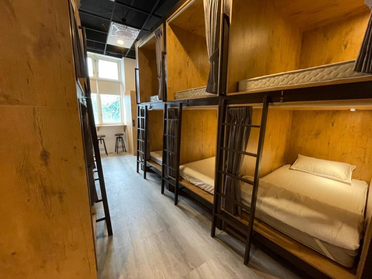 One Night Hostel Yilan Exteriör bild