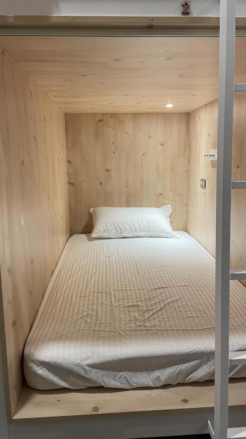 One Night Hostel Yilan Exteriör bild