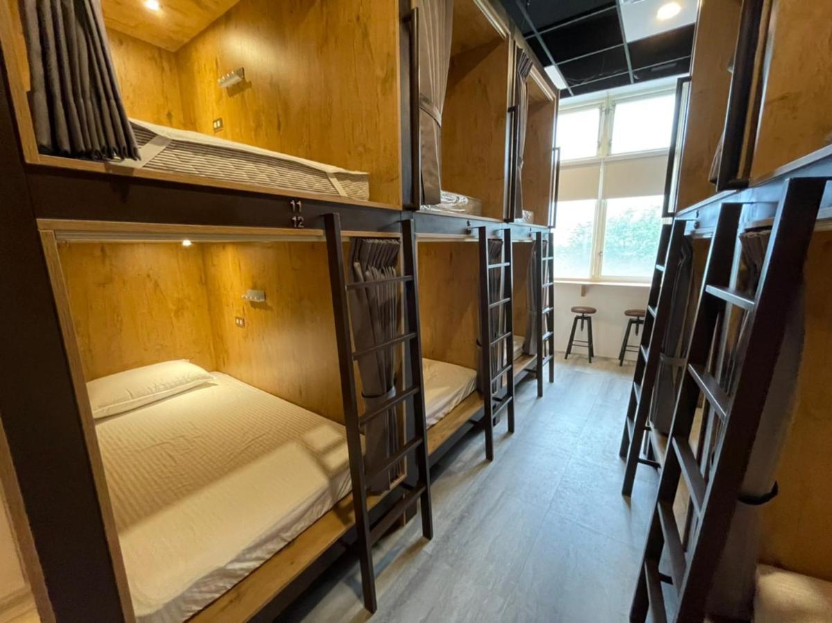One Night Hostel Yilan Exteriör bild