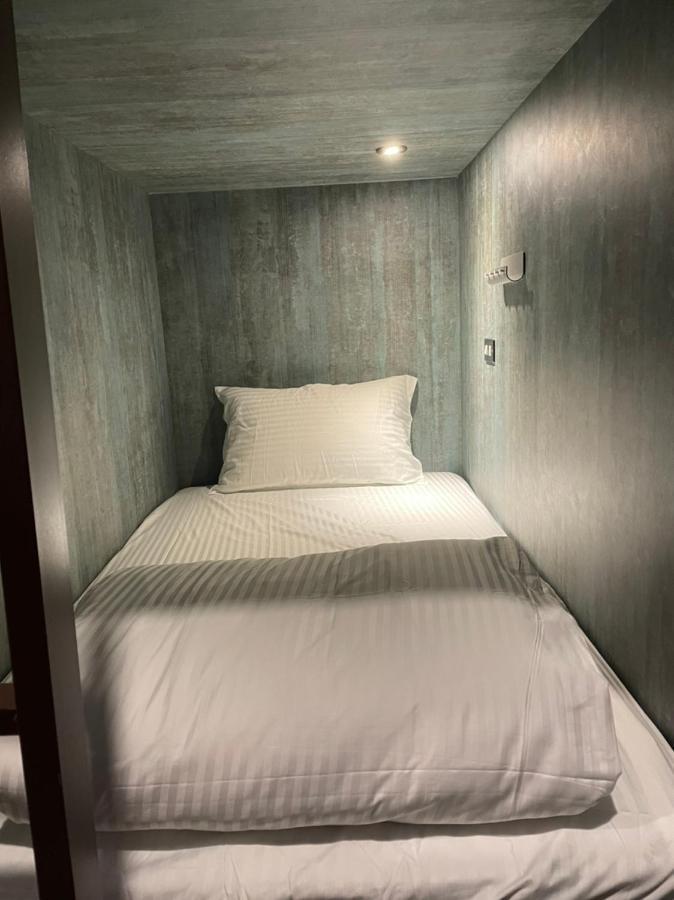 One Night Hostel Yilan Exteriör bild