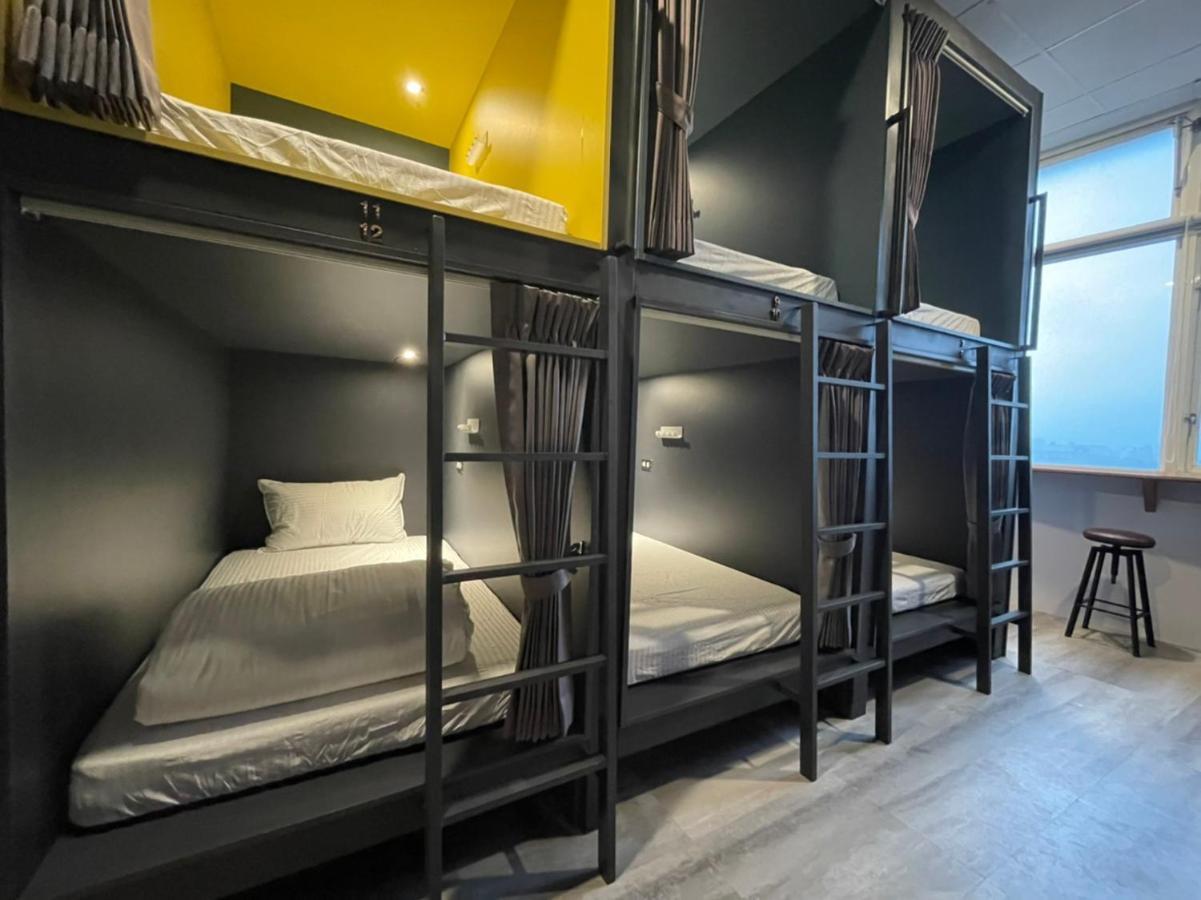 One Night Hostel Yilan Exteriör bild