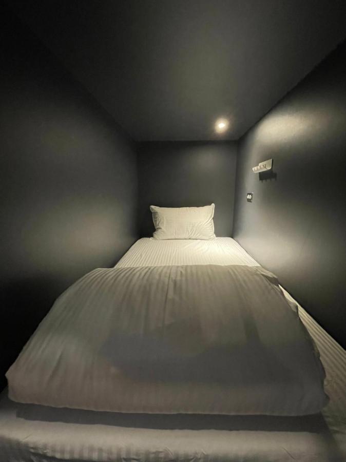 One Night Hostel Yilan Exteriör bild