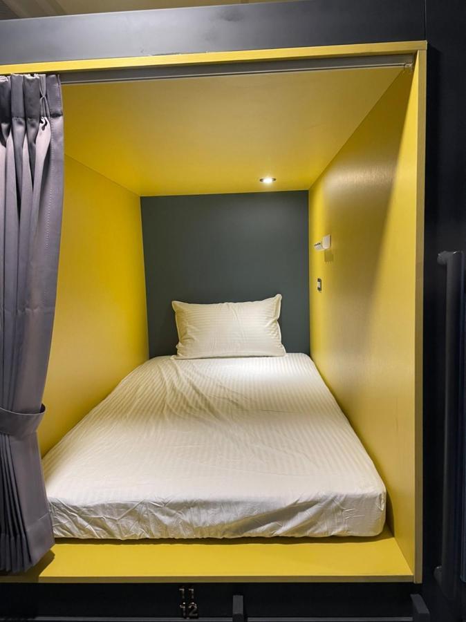 One Night Hostel Yilan Exteriör bild