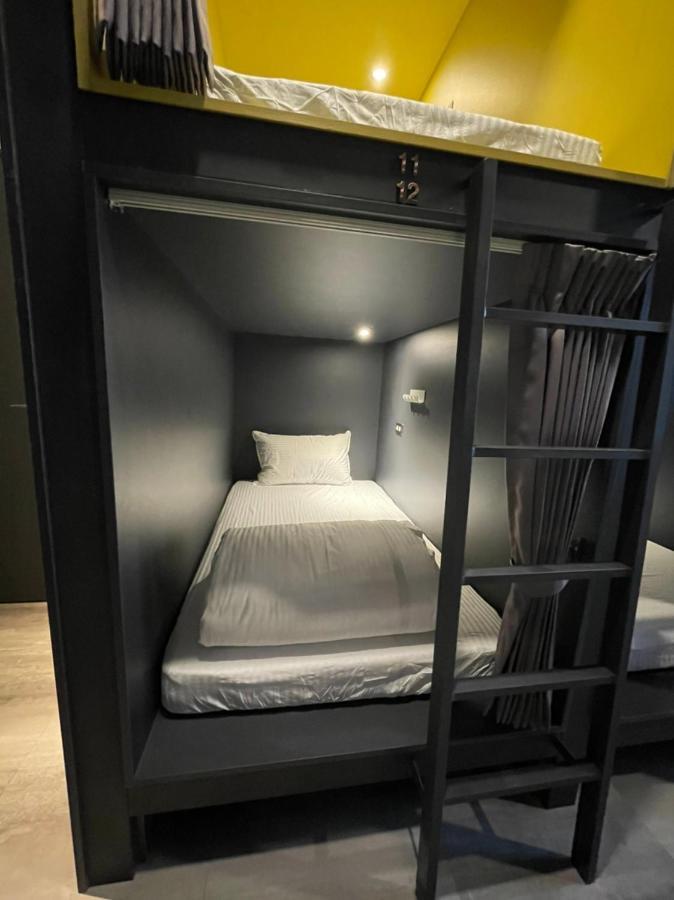 One Night Hostel Yilan Exteriör bild
